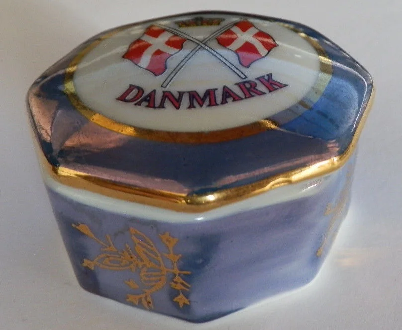 Old Danmark Porcelain pill